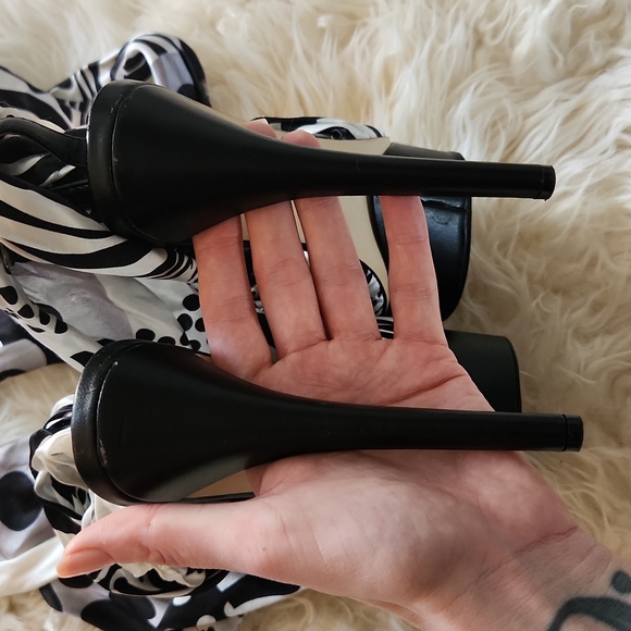 EUC BEBE black and white scarf heels - size 8 - Picture 15 of 16